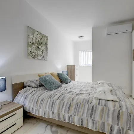 Spacious And Modern Apartment, Quaint & Walk To It All * 斯利马
