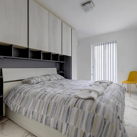 Apartment Spacious And Modern Apartment, Quaint & Walk To It All Sliema