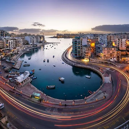 Apartment Spacious And Modern Apartment, Quaint & Walk To It All Sliema